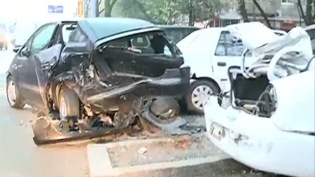 Accident teribil în Bucureşti. Opt maşini au fost făcute praf de un vitezoman