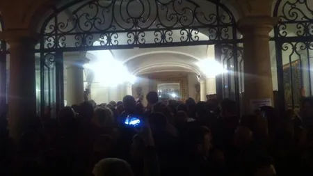 ALEGERI PREZIDENŢIALE 2014. S-a forţat intrarea în ambasada României din Paris. Incidente la Londra şi Madrid