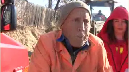 MIRACOL. Un muncitor îngropat la 4 metri sub pământ a scăpat cu viaţă VIDEO