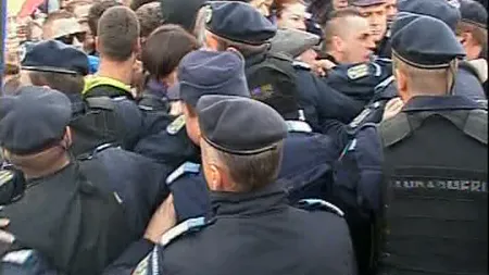 Protest incredibil la Braşov. Susţinătorii lui Iohannis au ieşit la miting împotriva Jandarmeriei
