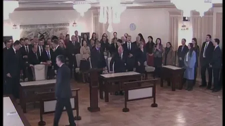 GLUME la şedinţa CCR. Gestul lui Traian Băsescu care a trădat rivalităţi mai vechi VIDEO