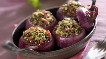 REŢETA ZILEI: Ceapă roşie cu salată de linte