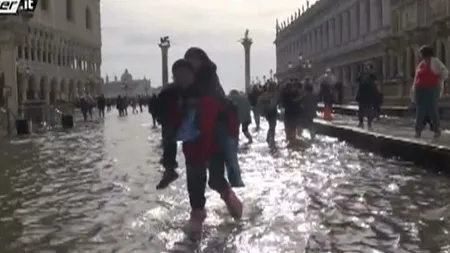 Un ciclon face prăpăd în Italia. Autorităţile i-au sfătuit pe localnici să nu iasă din locuinţe