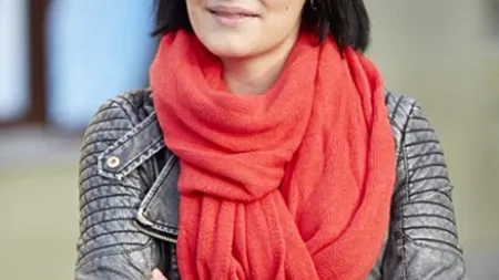 Scandal în televiziune: O celebră actriţă din seriale, concediată după ce s-a aflat că este şi PROSTITUATĂ