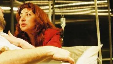 ULTIMELE APLAUZE. Actriţa UCISĂ la Satu Mare a fost înmormântată VIDEO