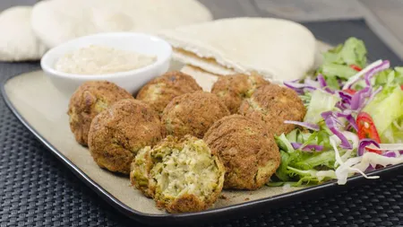 REŢETA ZILEI: Chifteluţe de post cu năut (falafel)