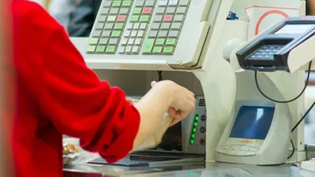 Vânzător la supermarket, HACKER cu CARDURILE clienţilor. Cum s-a îmbogăţit un tânăr din Focşani