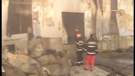 Incendiu PUTERNIC la o fabrică de produse din cauciuc în Piteşti VIDEO