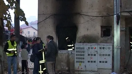 Bărbat CARBONIZAT, după ce o garsonieră a fost cuprinsă de flăcări