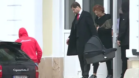 Ioana Băsescu şi băieţelul ei au fost externaţi VIDEO