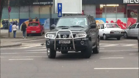 TUPEU MAXIM: Un şofer din Bucureşti şi-a parcat maşina pe mijlocul străzii FOTO