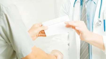 Un medic rezident din Constanţa, trimis în judecată pentru luare de mită