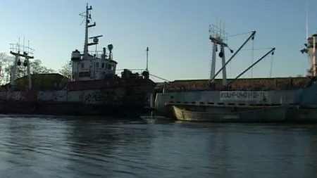Restricţii pe Canalul Sulina pentru a permite trecerea unui transport cu gabarit depăşit
