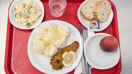Cum arată prânzul copiilor francezi? Modelul ce trebuie urmat de către toţi părinţii
