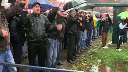 Sute de taximetrişti protestează în Capitală VIDEO