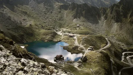 Operaţiune de salvare la Bâlea Lac. Un bărbat de 40 de ani a căzut într-o râpă