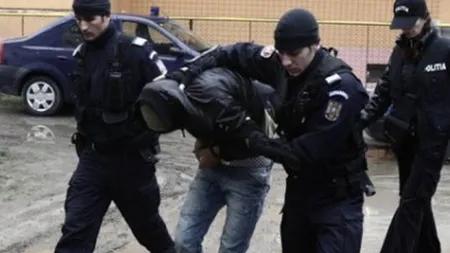 Pretinşi angajaţi ai Primăria Capitalei, reţinuţi pentru înşelăciune