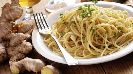 REŢETA ZILEI: Spaghete cu sos de ghimbir şi pătrunjel