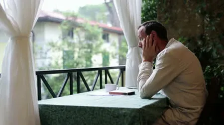 A intrat SINGUR în restaurant pentru a lua masa. Când a plecat, a lăsat chelnerilor un MESAJ EMOŢIONANT FOTO