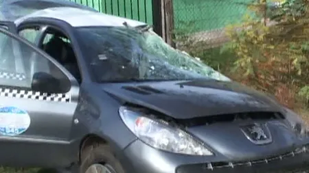 Un TAXIMETRIST din Arad, SECHESTRAT şi JEFUIT de trei clienţi beţi VIDEO