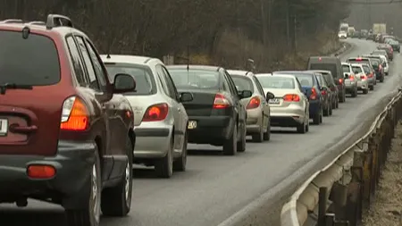 TRAFIC DE COŞMAR din cauza vremii. Vezi drumurile pe care se circulă în condiţii de iarnă