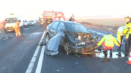 Accident GRAV în Prahova. Două persoane, transportate de urgenţă la spital VIDEO