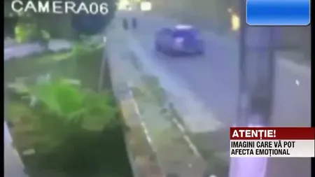 Accident ŞOCANT, surprins de camerele de supraveghere. O FEMEIE a fost SPULBERATĂ de MAŞINĂ VIDEO