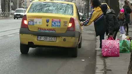 REVOLTĂTOR. Alimentele oferite pentru săraci, cărate de aceştia cu taxiul