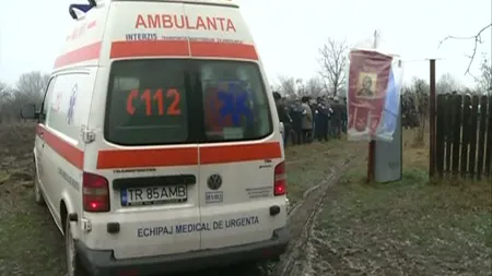 Scene dramatice la înmormântarea şefului de post care s-a sinucis: Soţia poliţistului a leşinat