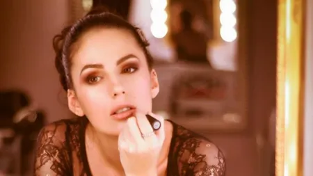 ANCA ROVENŢA a fost condusă pe ultimul drum. Scene SFÂŞIETOARE la înmormântare FOTO şi VIDEO