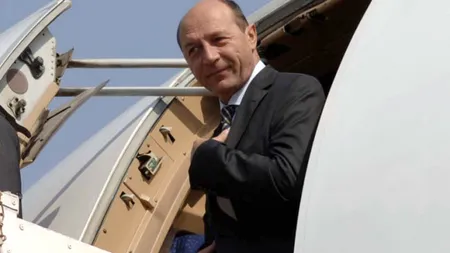 Avionul lui Traian Băsescu, FORŢAT să aterizeze la Sibiu din cauza vremii VIDEO