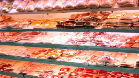 ALERTĂ SANITARĂ înainte de Sărbători: Peste 40 de kg de carne EXPIRATĂ, confiscate de poliţişti