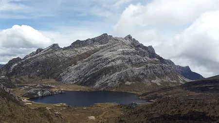 Doi alpinişti din Maramureş au escaladat vârful Carstensz Pyramid, înalt de 4.884 metri