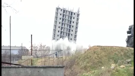 Clădire care nu se lasă demolată în Crimeea VIDEO