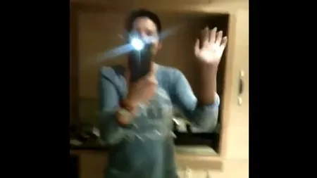 De la COADA VACII, direct într-o CAMERĂ de HOTEL de CINCI STELE. Reacţia a două ROMÂNCE când dau de LUX VIDEO