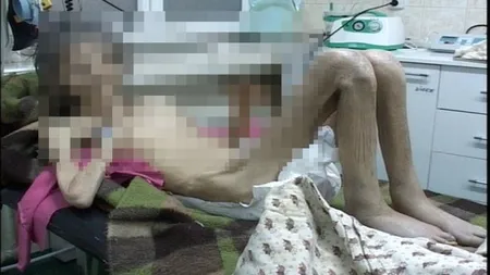 Bătrână bolnavă, ÎNFOMETATĂ şi ABANDONATĂ de propria fiică. Vezi primele ei cuvinte după ce a fentat moartea