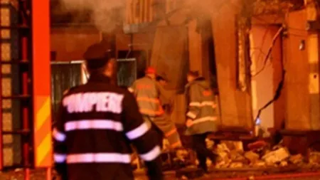 EXPLOZIE într-un bloc din Mureş. O femeie şi un copil au fost răniţi VIDEO