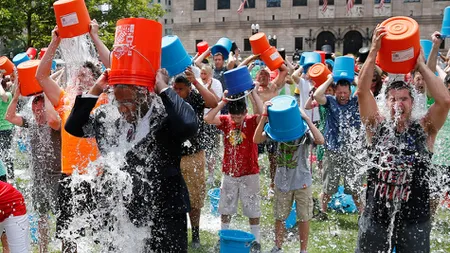 O nouă provocare: Ice Bucket, varianta împotriva BRUTALITĂŢILOR poliţiei americane