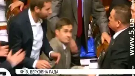 Ucraina: Prima dispută violentă în noul parlament de la Kiev VIDEO