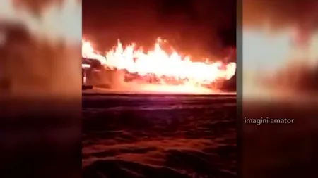 Haltă CFR în flăcări: Pompierii s-au chinuit mai bine de două ore să stingă incendiul