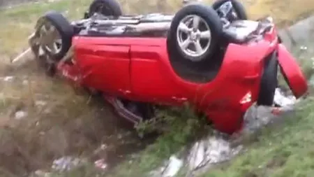 Accident spectaculos din cauza vremii: S-a rostogolit cu bolidul în şanţ, pe A2 VIDEO