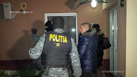 Mascaţii au descins la videochat. Fetele, surprinse în timpul 