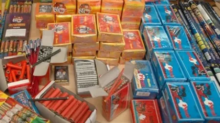 11 dosare penale şi mii de articole pirotehnice confiscate de poliţişti în Prahova