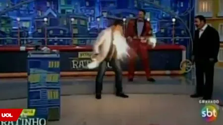 Demostraţie teribilă. Un animator brazilian a luat foc în direct, la tv VIDEO