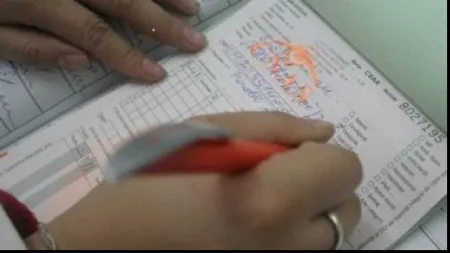 Trei medici, trimişi în judecată după ce au eliberat reţete gratuite falsificate
