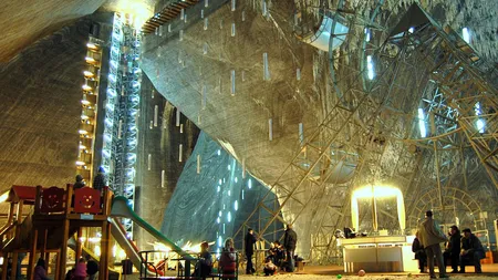 Salina Turda din Cluj, prezentată într-un articol din presa străină. Jurnaliştii uimiţi de ce au găsit la noi