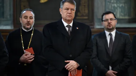 Iohannis a participat la liturgia cu prilejul sărbătoririi Sfinţilor Trei Ierarhi. FOTO cu Patriarhul Daniel