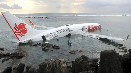 ANCHETĂ privind prăbuşirea avionului AirAsia: Nu există indicii ale unei acţiuni teroriste