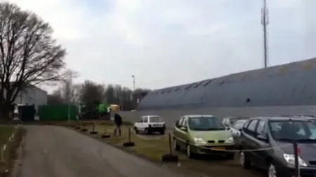 Experiment PERICULOS al unor COPII OBRAZNICI: Ce se întâmplă dacă aprinzi ARTIFICII în MAŞINĂ VIDEO