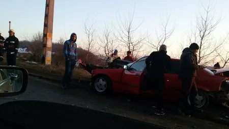 Accident grav în Dâmboviţa. Un BMW s-a făcut praf. O tânără a fost rănită